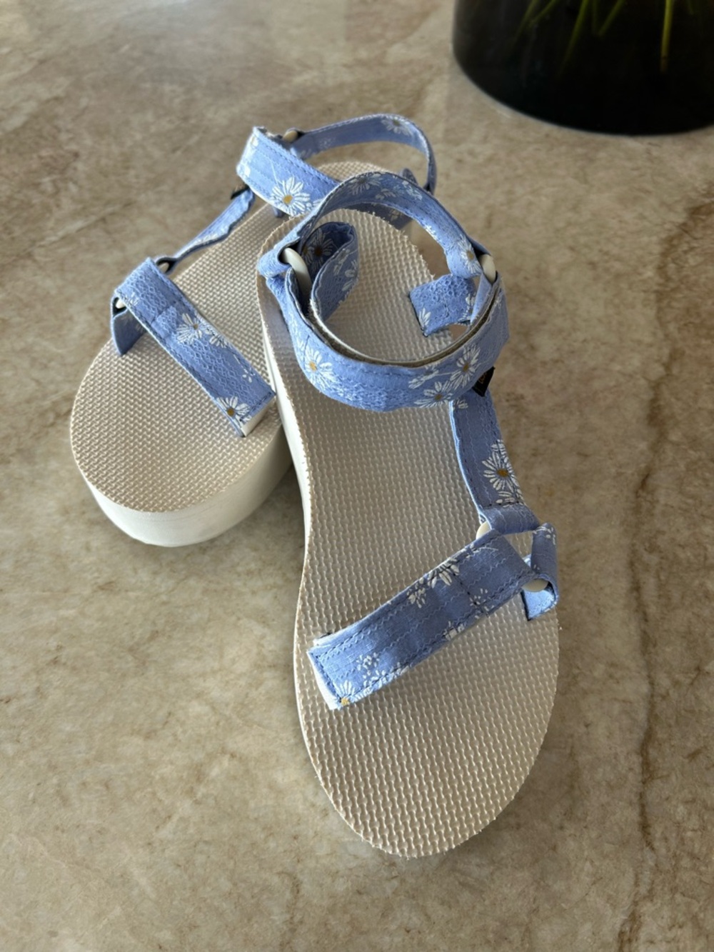 Teva Flatform Gloriosa Universal Perwinkle Daisies Platform Sandals EUC - Picture 11 of 12